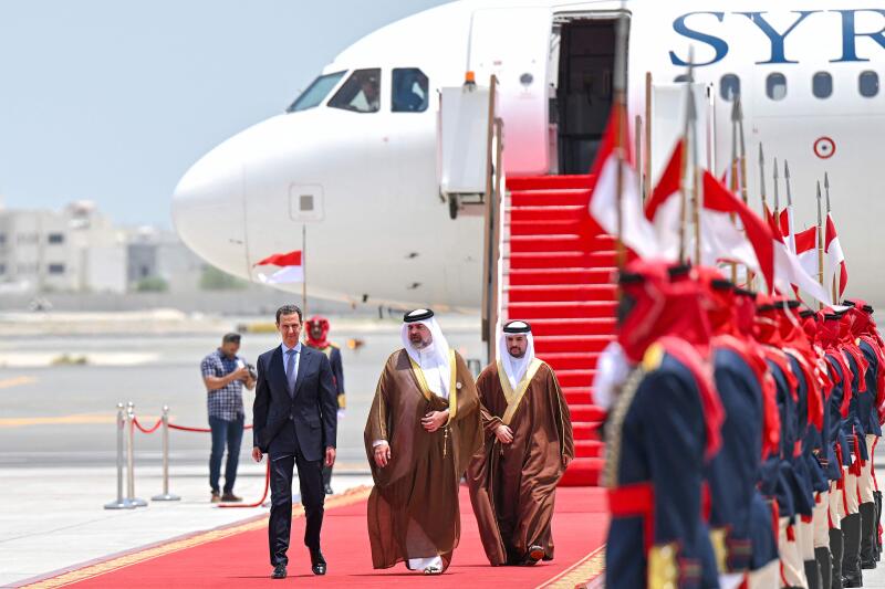 الرئيس بشار الأسد لحظة وصوله إلى البحرين للمشاركة في قمة المنامة