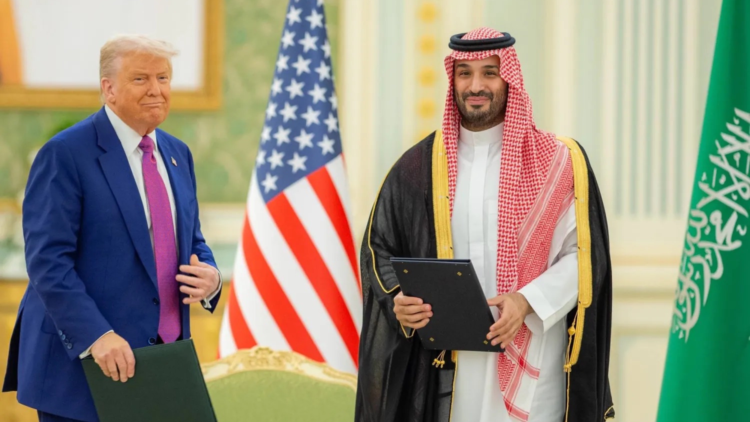 ولي العهد السعودي والرئيس الأميركي عقب توقيع وثيقة الشراكة الاقتصادية الاستراتيجية