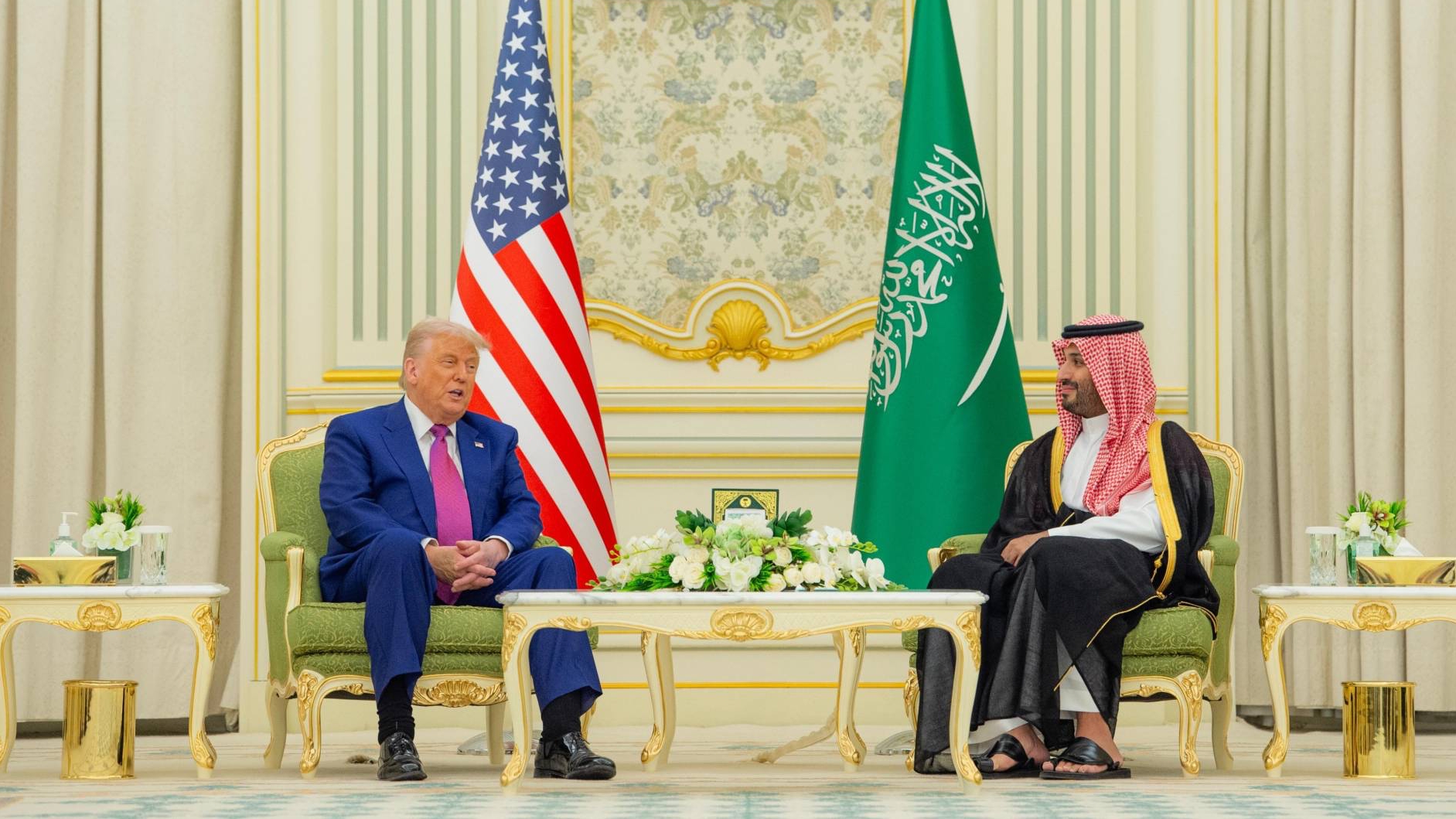 الأمير محمد بن سلمان والرئيس دونالد ترمب لدى ترؤسهما القمة السعودية - الأميركية بقصر اليمامة في الرياض الثلاثاء