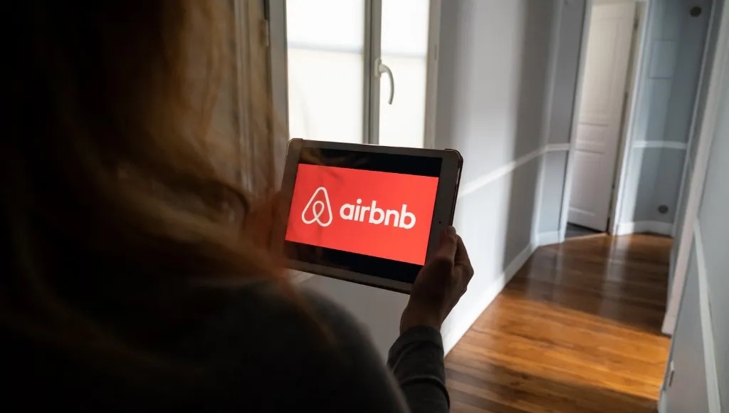 تضييق الخناق على Airbnb