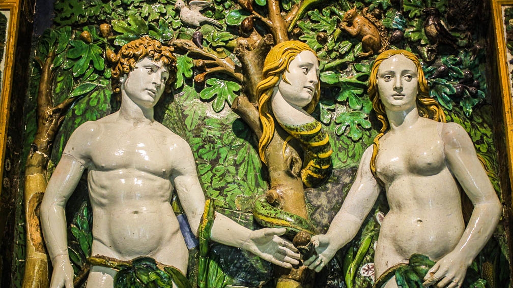 عمل فني يجسد آدم وحواء وثالثهما الأفعى التي ترمز بشكل أو آخر إلى هرمون المتعة والتناسل وإحلال الجنس البشري التستوستيرون