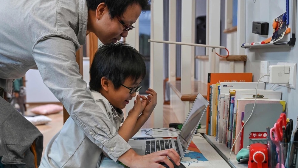 حصة تعليمية في شنغهاي... باتت التكنولوجيا وسيلة تعليم ومكوّن أساسي للفكر والتحليل والإبداع