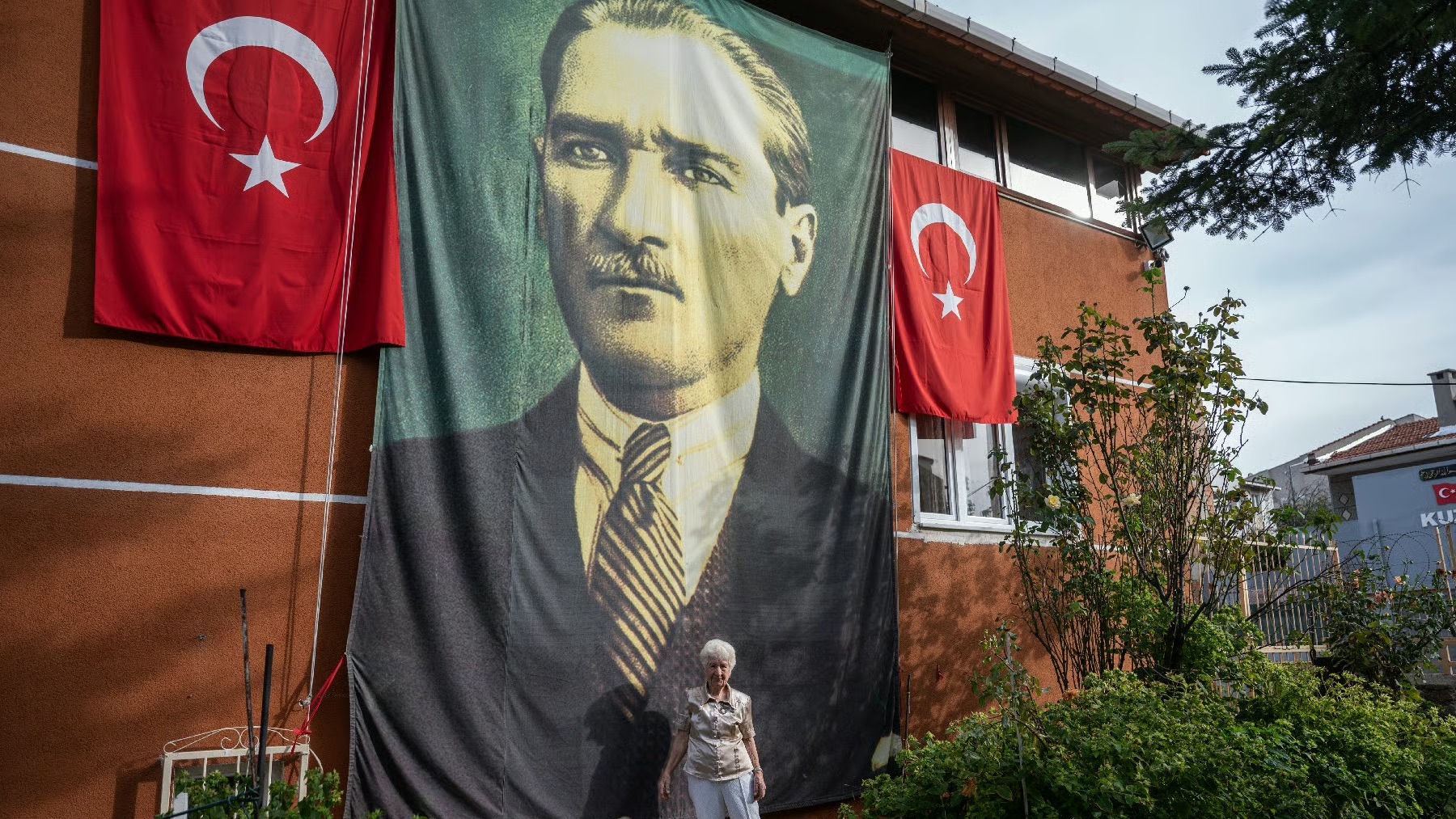 الدولة التي بناها كمال أتاتورك على أنقاض الخلافة رفعت لواء القومية التركية كأساس تعريفي وحيد للمواطنة