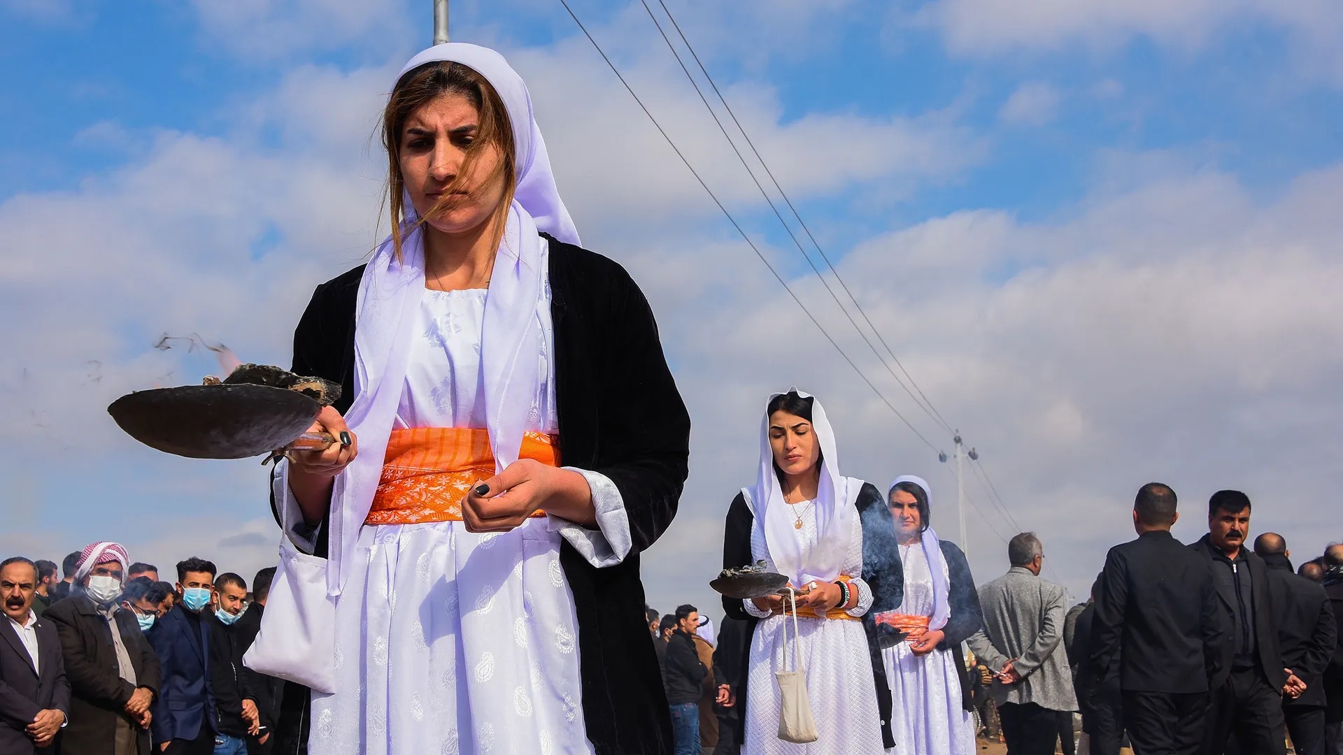 جنازة جماعية لضحايا إيزيديين سقطوا غدراً بسلاح تكفيريي تنظيم الدولة الإسلامية والميليشيات الحليفة لها