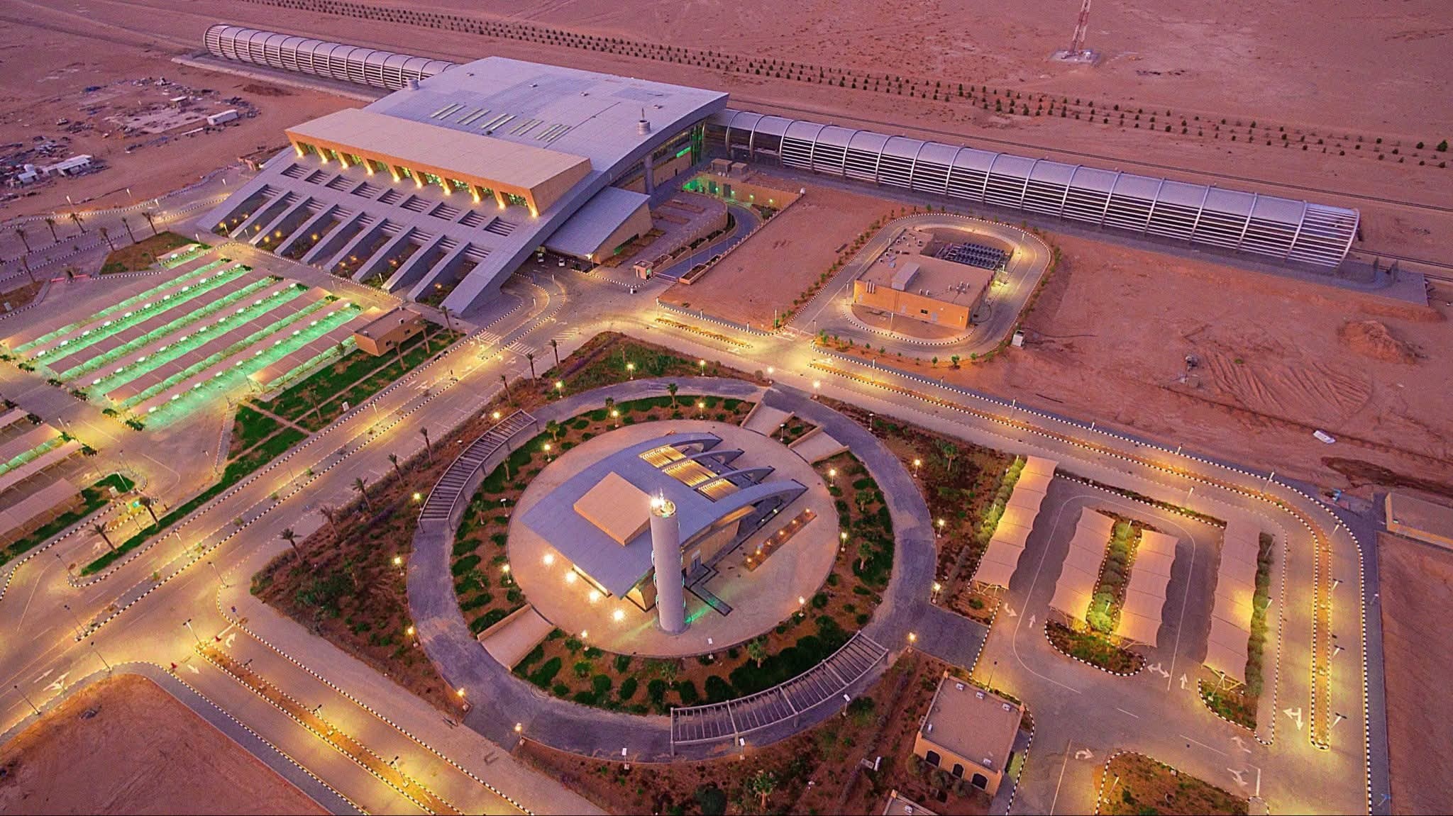 قطار سار بالزلفي سكة نحو الغد