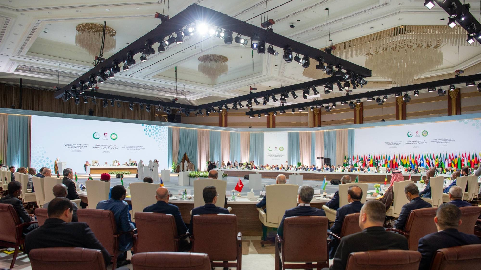 جانب من أعمال القمة العربية - الإسلامية الطارئة في الدوحة الاثنين