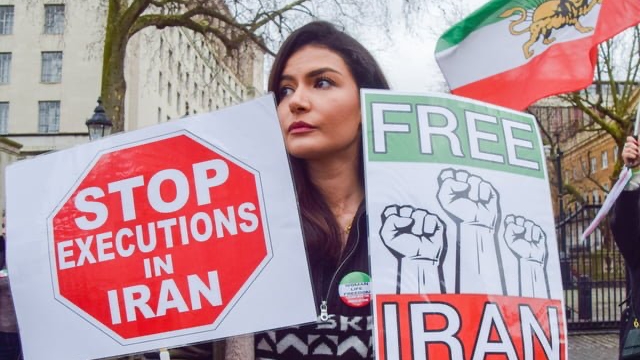 يستخدم النظام الإيراني حبل المشنقة لترهيب المجتمع ومنع الانتفاضات