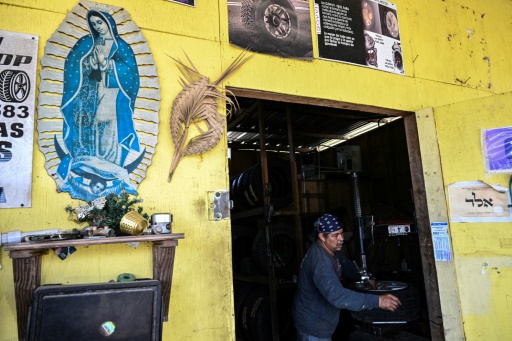 ظروف العيش الصعبة في بلدانهم الأصلية تدفع بالعديد من أبناء العالم الثالث للهجرة إلى أوروبا وأميركا