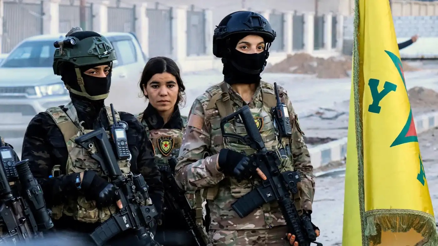 عناصر من قوات سوريا الديمقراطية في الحسكة