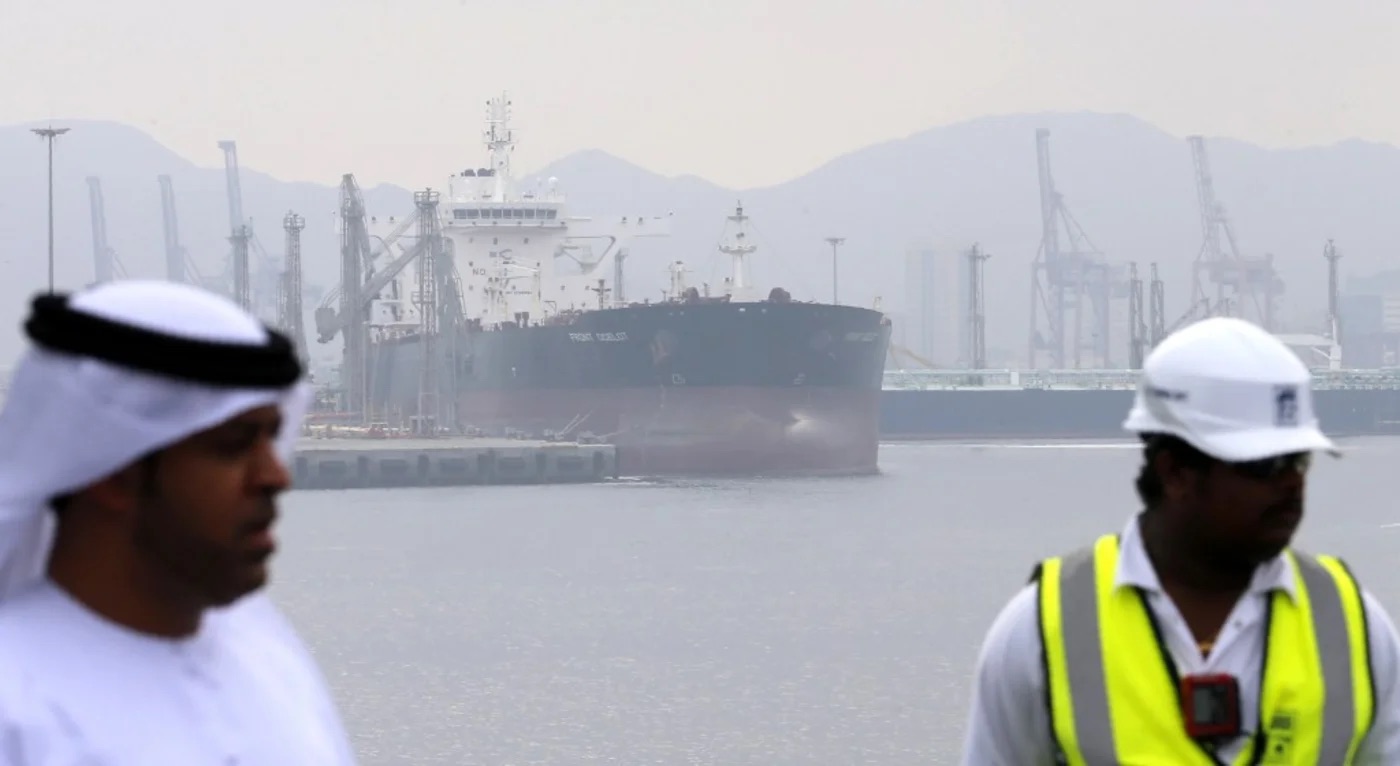 ناقلة نفط في مرفأ الفجيرة في دولة الإمارات