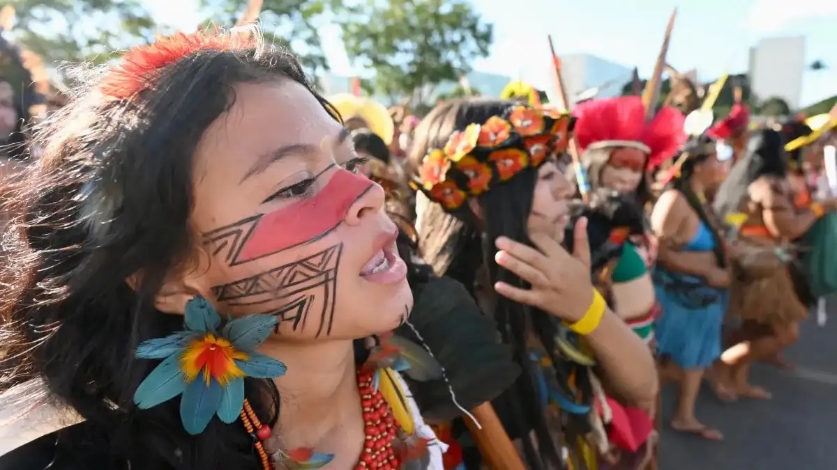 عالم يأكل نفسه