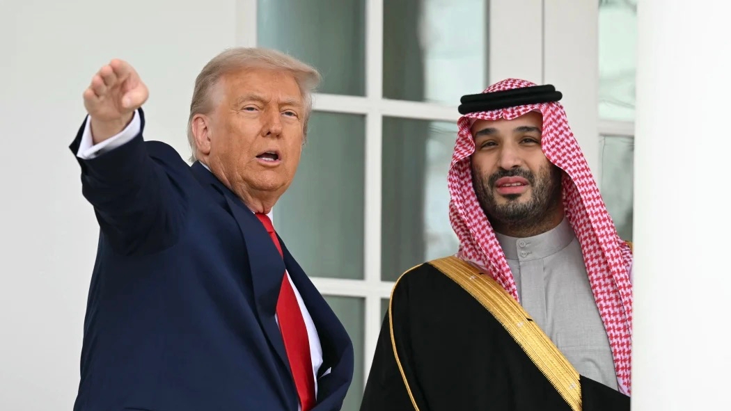 الرئيس الأميركي دونالد ترامب مستقبلاً ولي العهد السعودي محمد بن سلمان في البيت الأبيض