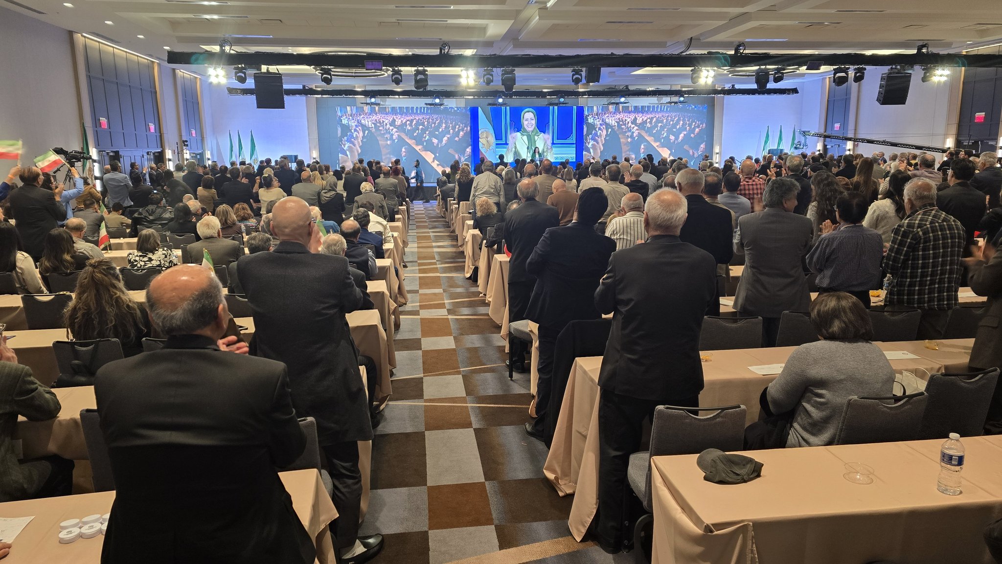 إيران على صفيح ساخن والتهديد الحقيقي بالثورة