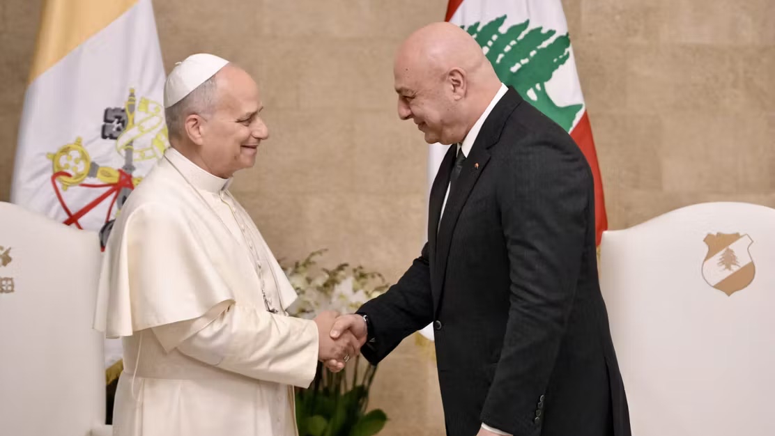 رئيس الجمهورية اللبنانية العماد جوزيف عون مستقبلاً قداسة البابا لاوون الرابع عشر في بعبدا