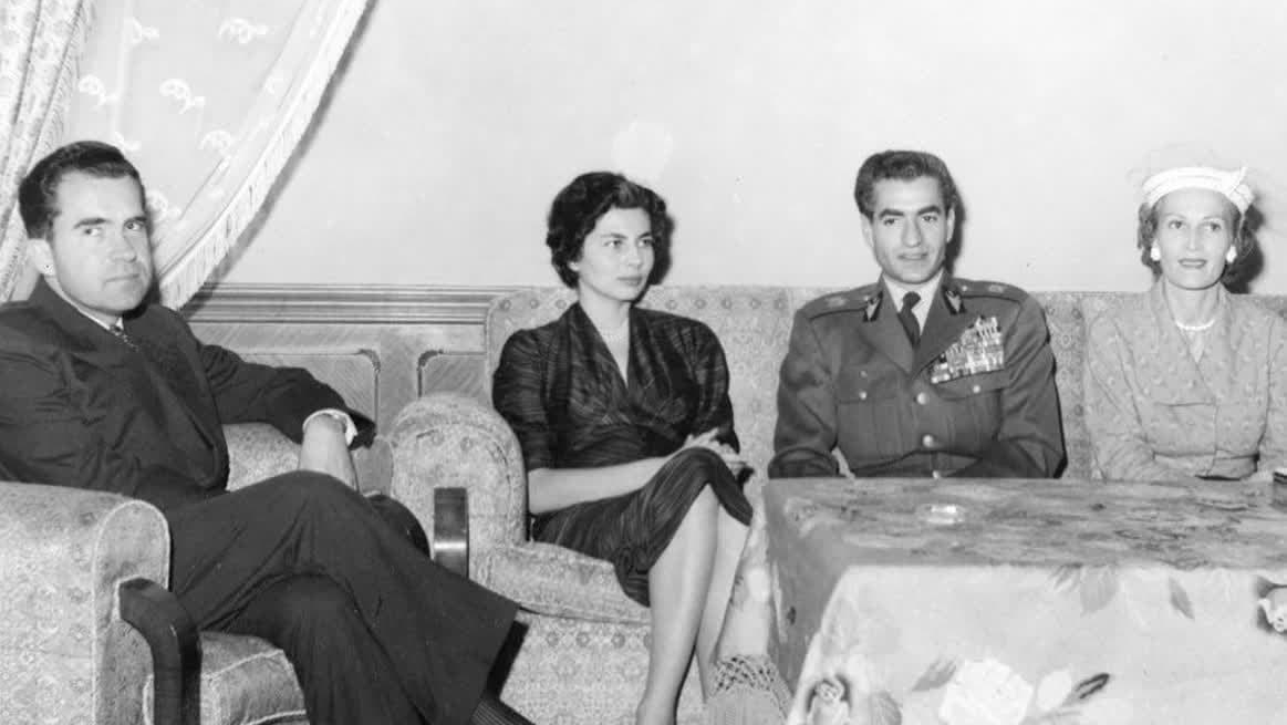 ريتشارد نيكسون، نائب رئيس الولايات المتحدة آنذاك، في طهران، 8 كانون الأول (ديسمبر) 1953