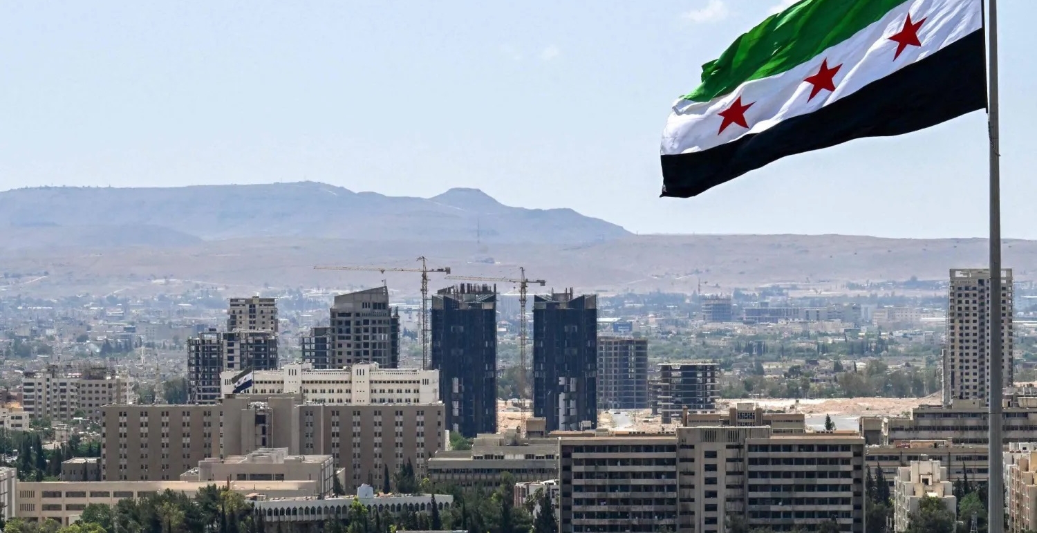 العلم السوري يرفرف فوق العاصمة دمشق