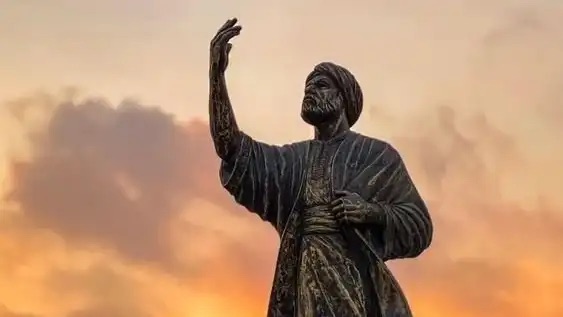 تمثال للمتنبي