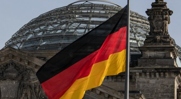 الضربة الأكثر إيلامًا تأتي من الاقتصاد، الركيزة التي بُنيت عليها سردية 