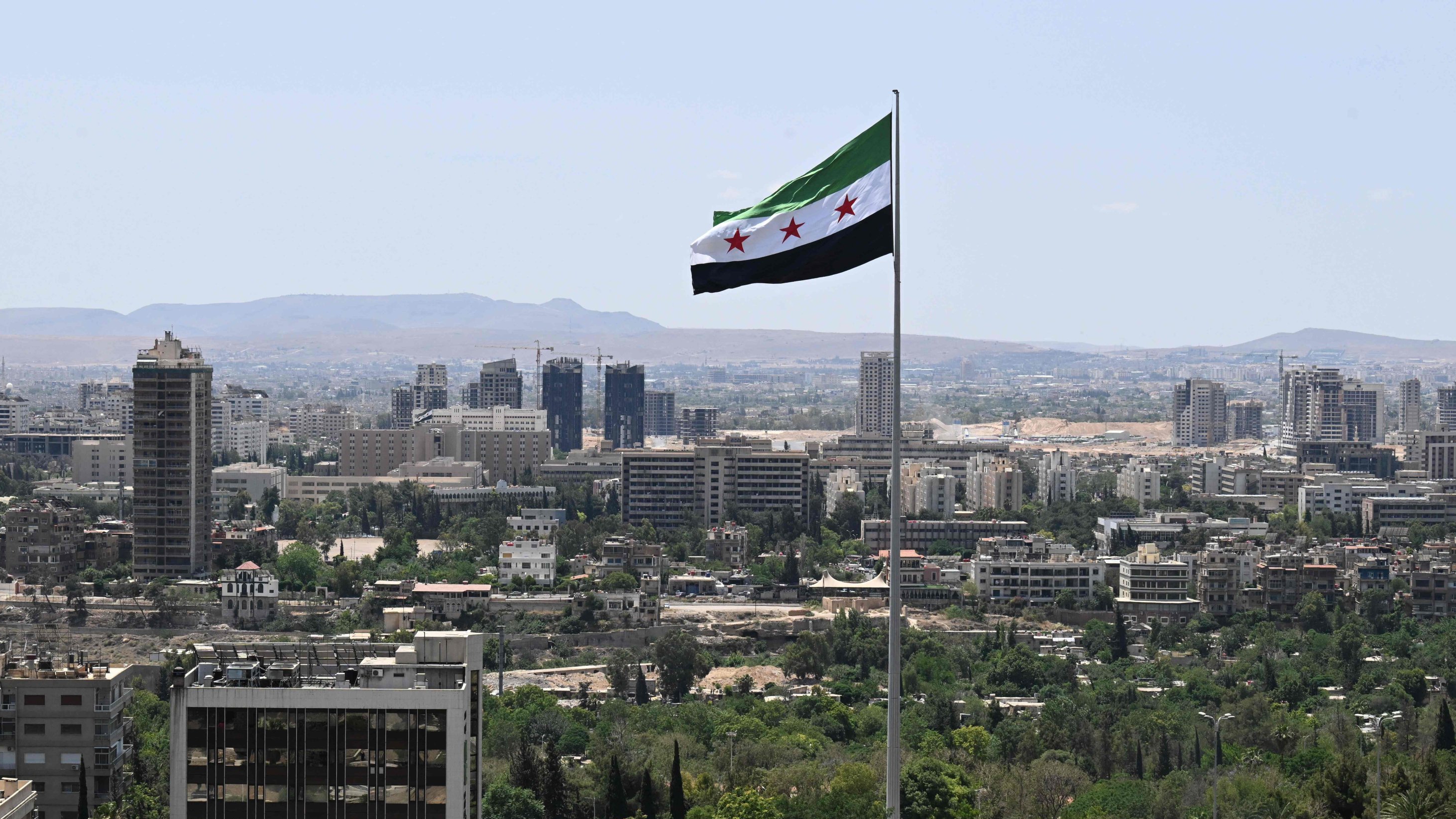 سوريا بين الاحتضار المدني والحظر الطائفي