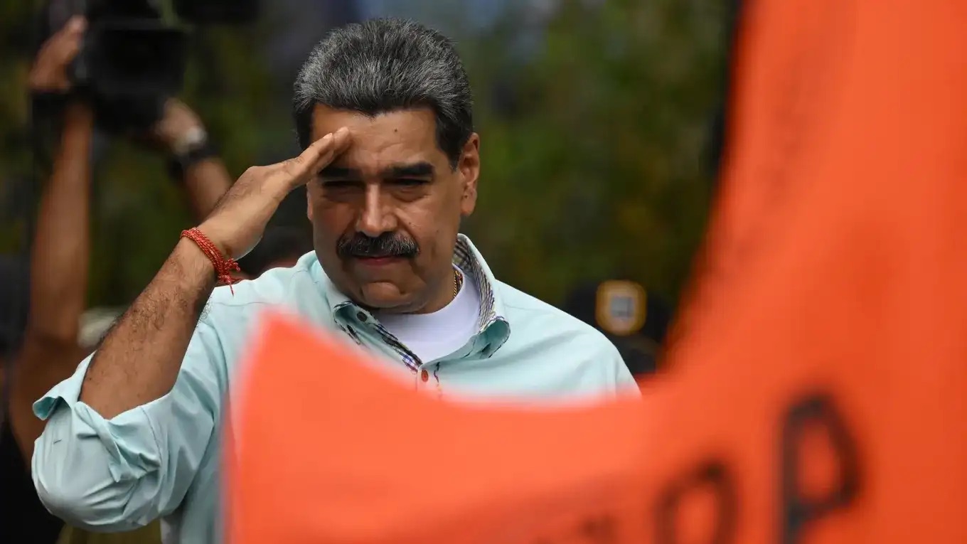 أحكمت الولايات المتحدة قبضتها على فنزويلا واعتقلت رئيسها، وأعلنت شركات النفط الأميركية استعدادها لإدارة قطاع النفط هناك