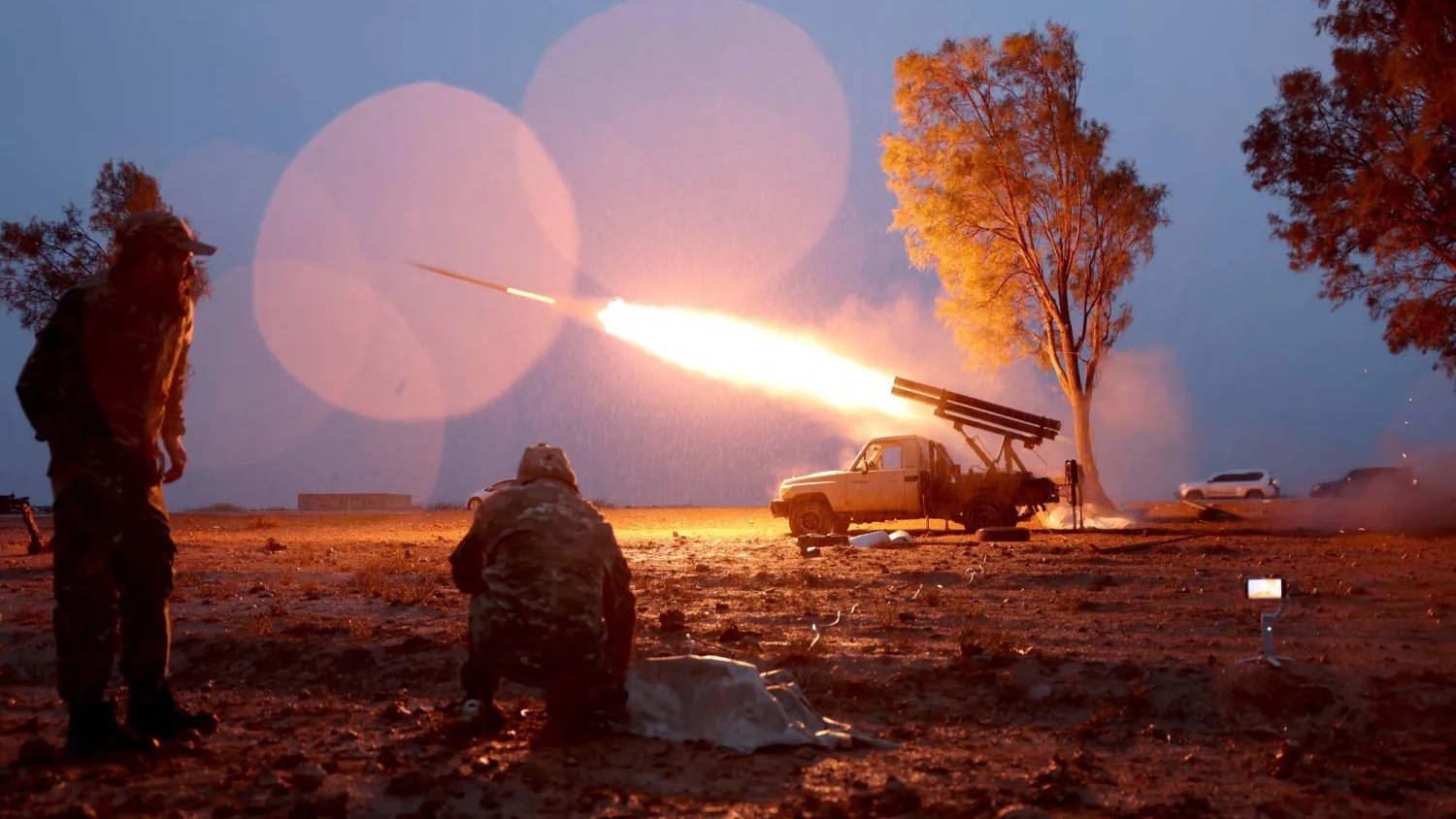 قوات حكومية سورية تطلق قذائف صاروخية ضد قوات الأكراد