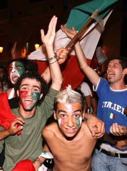 شباب لبناني مع فرحة فوز الطاليان