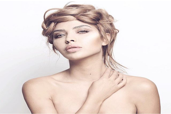 نايا في إحدى صورها المثيرة للجدل