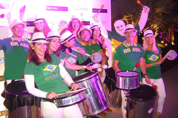 الفريق البرازيلي أحد المشاركين في العروض