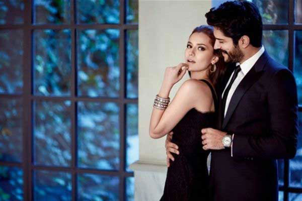 بوراك أوزجيفيت وفهرية أفجان