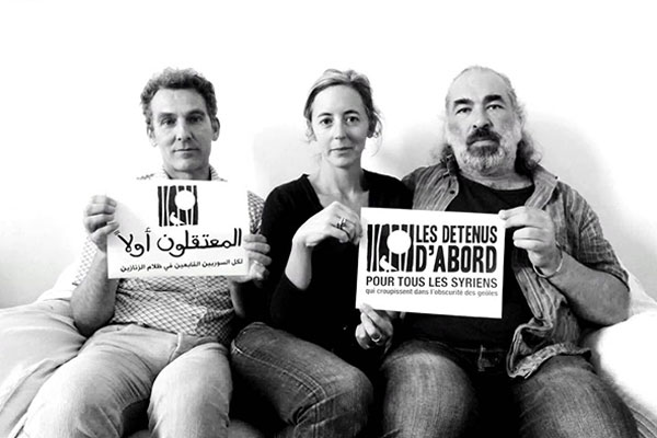محمد آل رشي والثنائي الفرنسي كاترين فانسان في حملة سابقة لإطلاق المعتقلين في السجون السورية