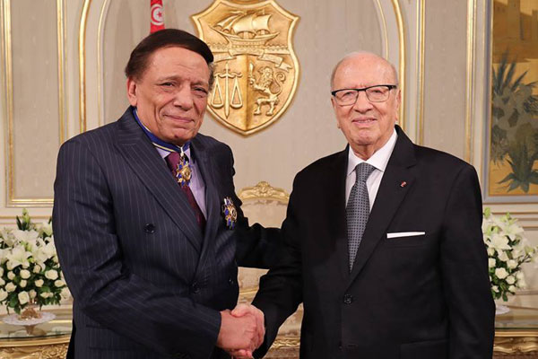 الرئيس التونسي يُكرِّم عادل إمام