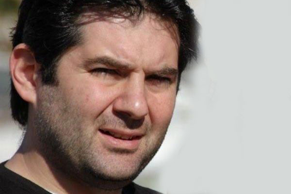 عثمان أبو لبن يفقد 4 أقارب في حادث الطائرة