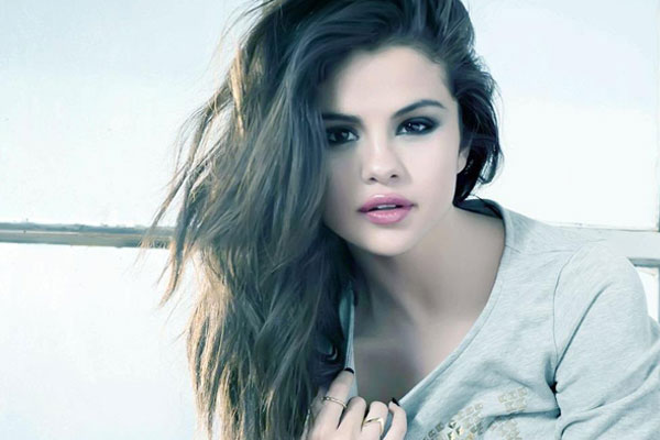 سيلينا غوميز تبكي كريستينا جريمي