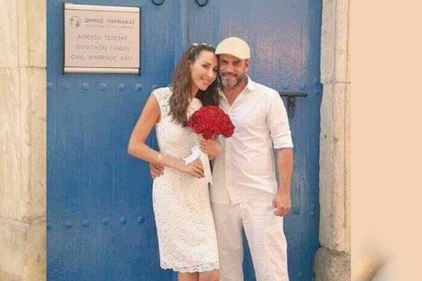 ورد الخال تتزوج مدنيا في قبرص