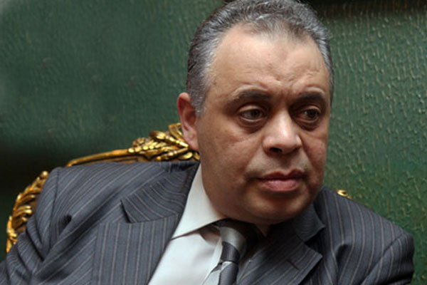 نقيب الممثلين المصريين يشتكى في البرلمان