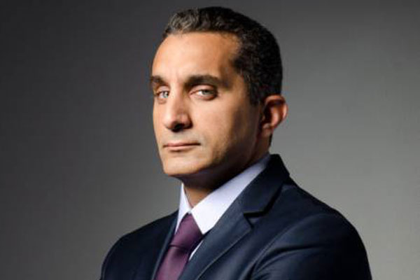 باسم يوسف يُطِل بقميص المنتخب المصري