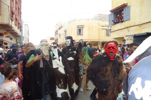 سلا المغربية تحتضن الكرنفال التراثي «رقص بوجلود»