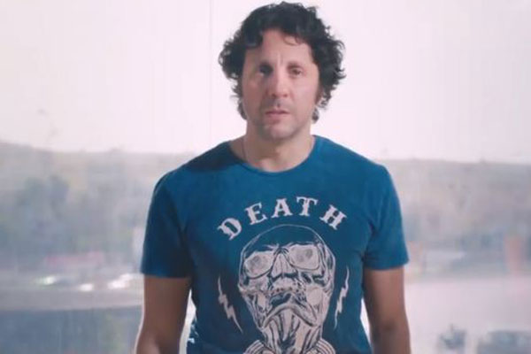 قميص هشام ماجد يثير الجدل في إعلانٍ خيري