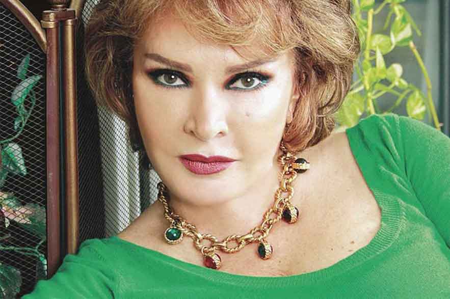 صفية العمري بطلة "بالأبيض والاسود"