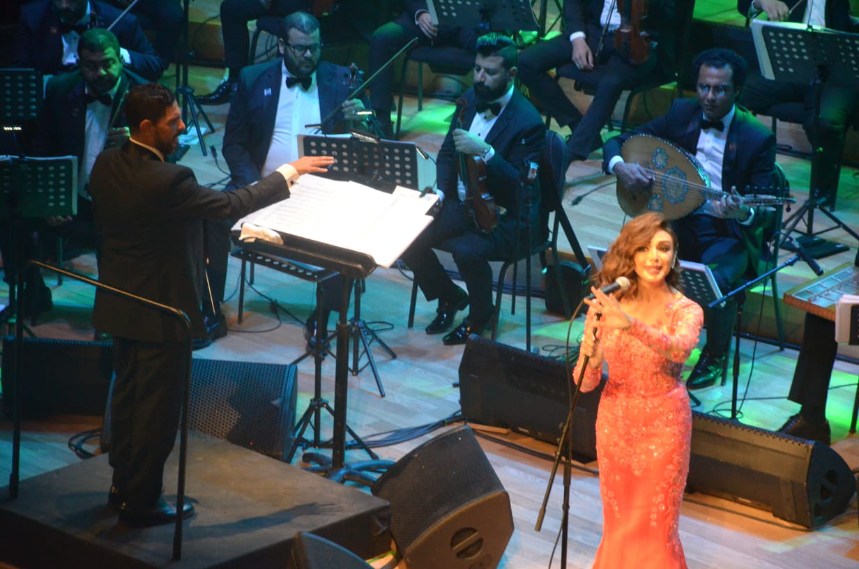 أنغام تطرب جمهور الأوبرا بألبومها الجديد