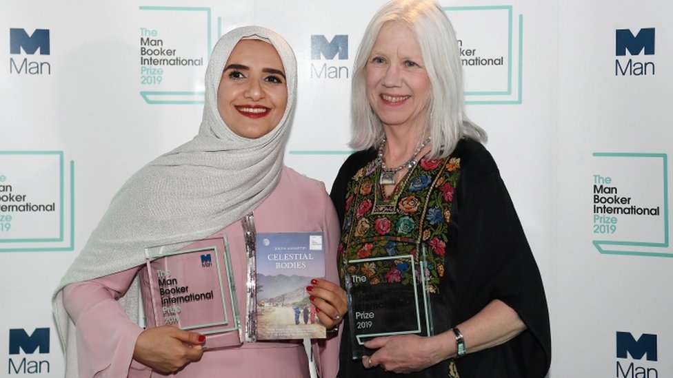 جوخة الحارثي أول الفائزين من العرب بجائزة انترناشيونال مان بوكر