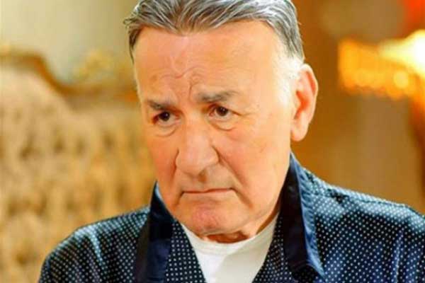 الفنان المصري الراحل عزت أبو عوف