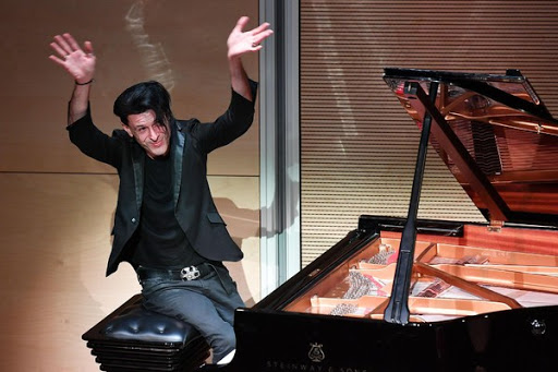 وفاة الموسيقار الإيطالي إزيو بوسو ووزير الخارجية ينعيه بفيديو مؤثر