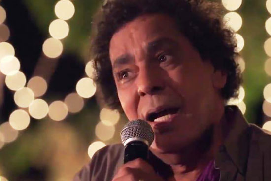 محمد منير يحيي حفلاً على يوتيوب ويبكي خلال غناء حدوتة مصرية