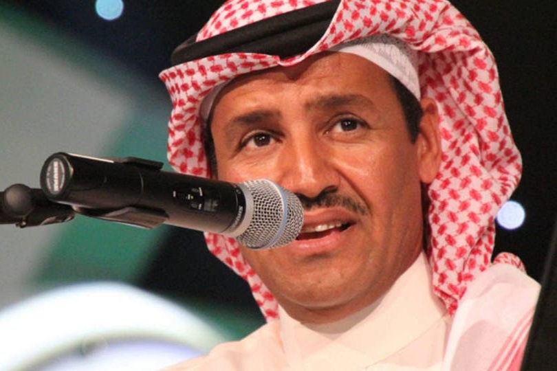 خالد عبد الرحمن يغني أجمل أغنياته في حفل افتراضي