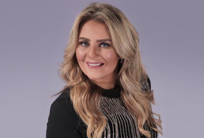 رانيا محمود ياسين تهاجم مروجي الشائعات حول مرض والدها