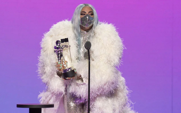 ليدي غاغا تحصد جوائز أم تي في للفيديو