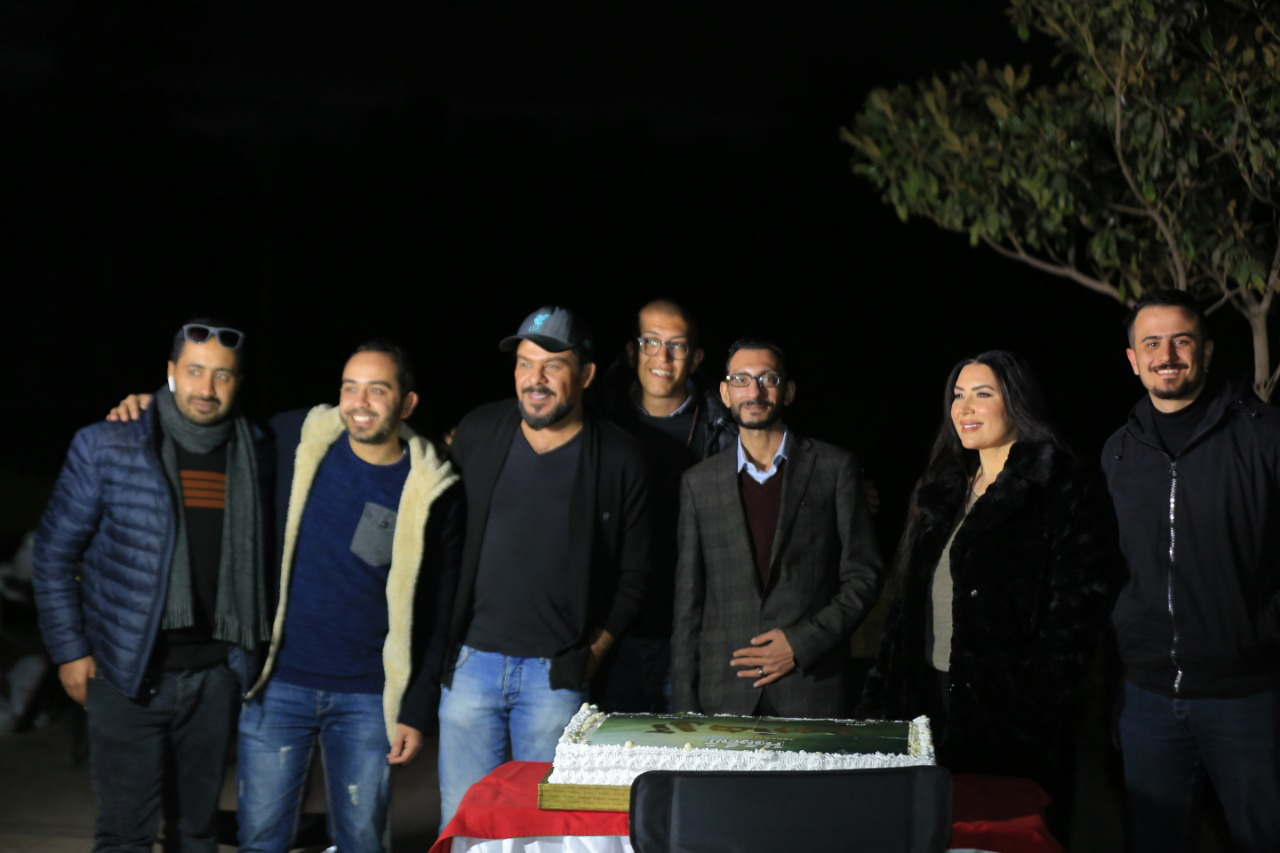إحتفال صناع "آل هارون" بتصوير المشاهد الأولى من الفيلم