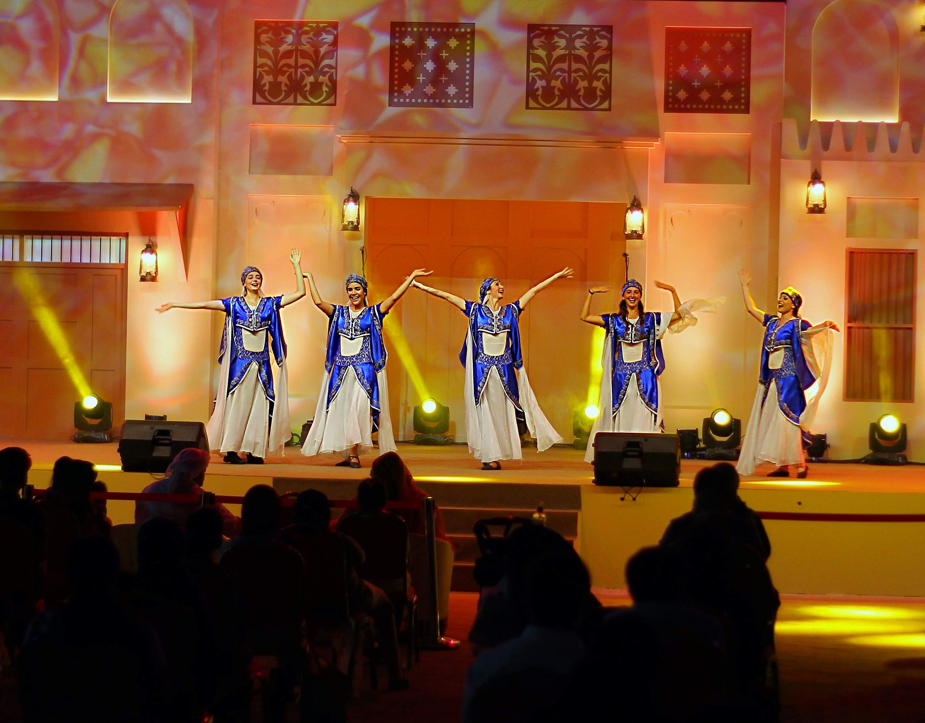 مسرحية غنائية من أرض الديار وحكايات مزينة بالياسمين خلال