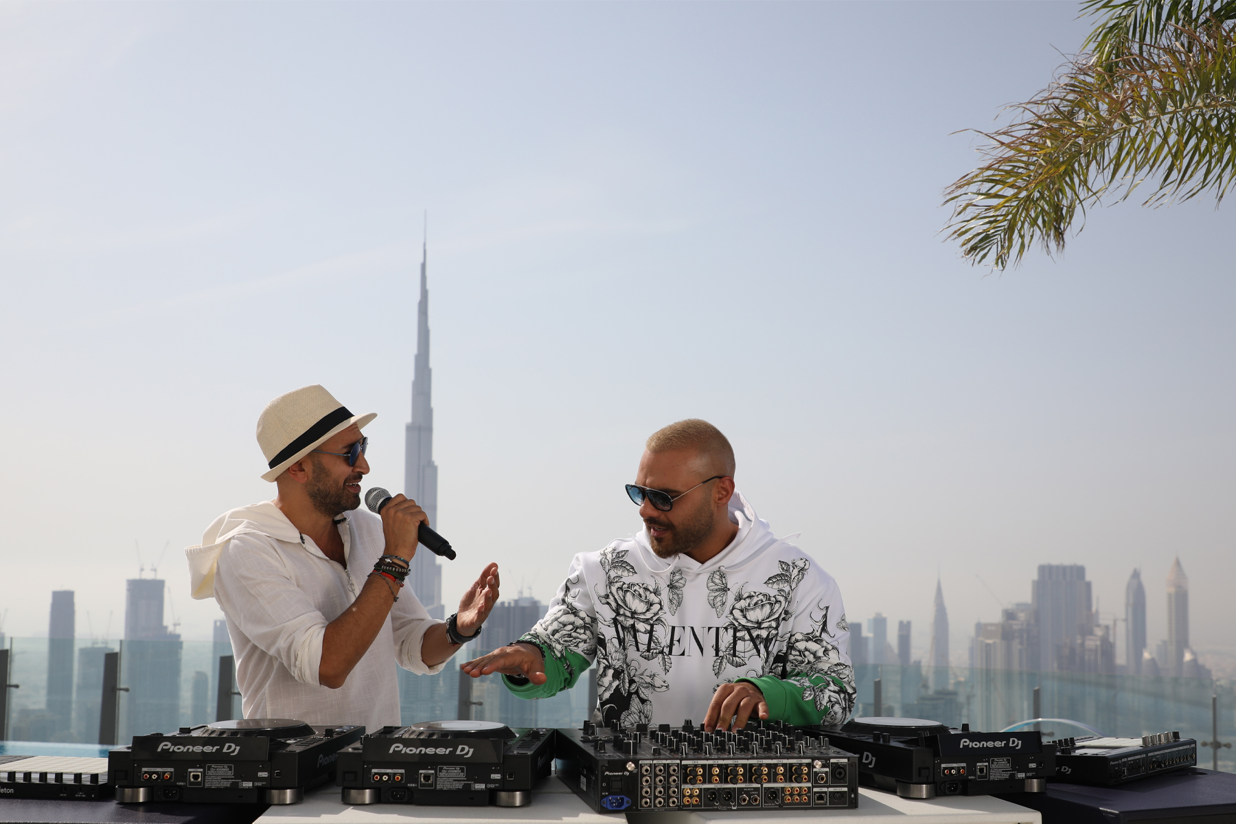 جوزيف عطية ورودج يطلقان أغنيتهما المصرية "حلوين"